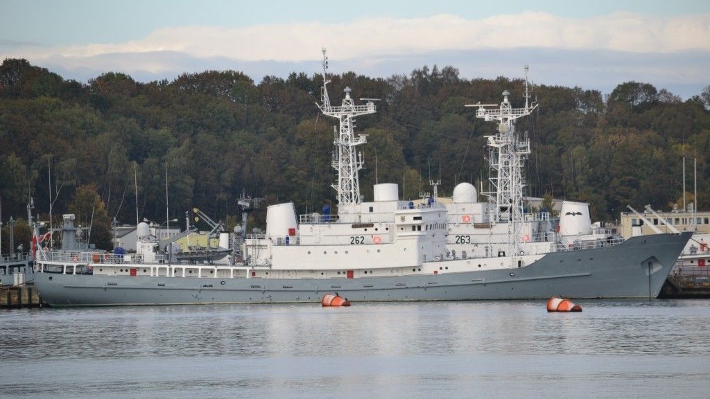 Polskie okręty rozpoznawcze: ORP „Nawigator”(262) i ORP „Hydrograf” (263). Fot. M.Dura