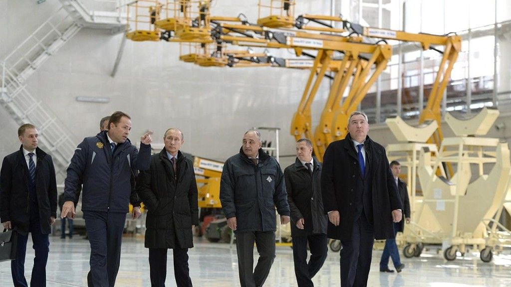 Prezydent Putin wizytuje budowę kosmodromu Wostocznyj, październik 2015 r. Fot. www.kremlin.ru; licencja: CC BY 4.0; źródło: Wikimedia Commons