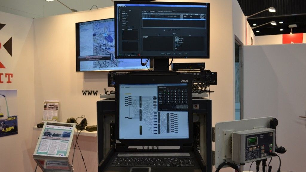 Na górnym ekranie zobrazowanie systemu MHS PIGEON, na dolnym – systemu OCTOPUS. Fot. Defence24.pl.