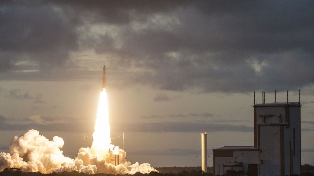 Start misji VA230 - rakieta Ariane 5. Fot. Arianespace / arianespace.com 