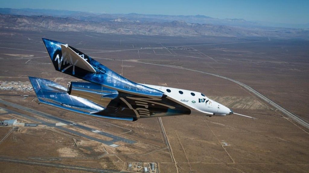 VSS Unity szybuje nad kalifornijskim Mojave Air and Space Port. Fot. Virgin Galactic via Facebook