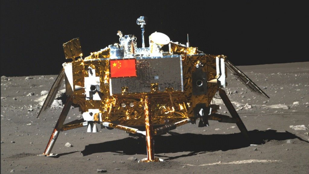 Chiński lądownik Chang-e 3 na powierzchni Księżyca. Fot. cnr.cn