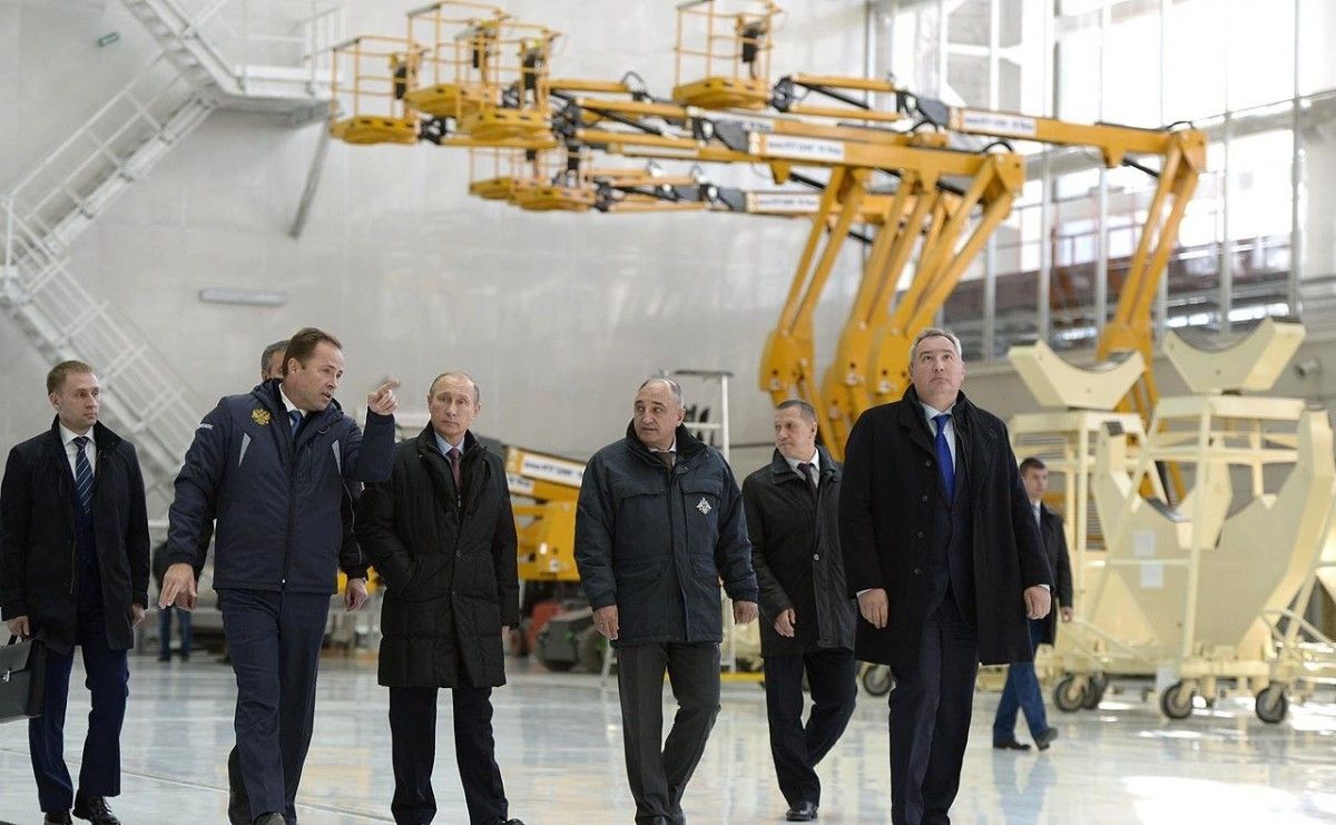 Prezydent Putin wizytuje budowę kosmodromu Wostocznyj, październik 2015 r. Fot. www.kremlin.ru; licencja: CC BY 4.0; źródło: Wikimedia Commons