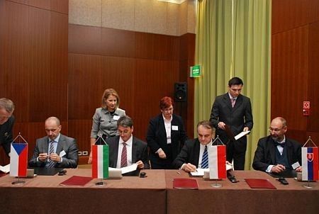 31 października br. Ministrowie gospodarki krajów V4 podpisali w Warszawie porozumienie na temat integracji swoich systemów gazowych- fot. mg.gov.pl