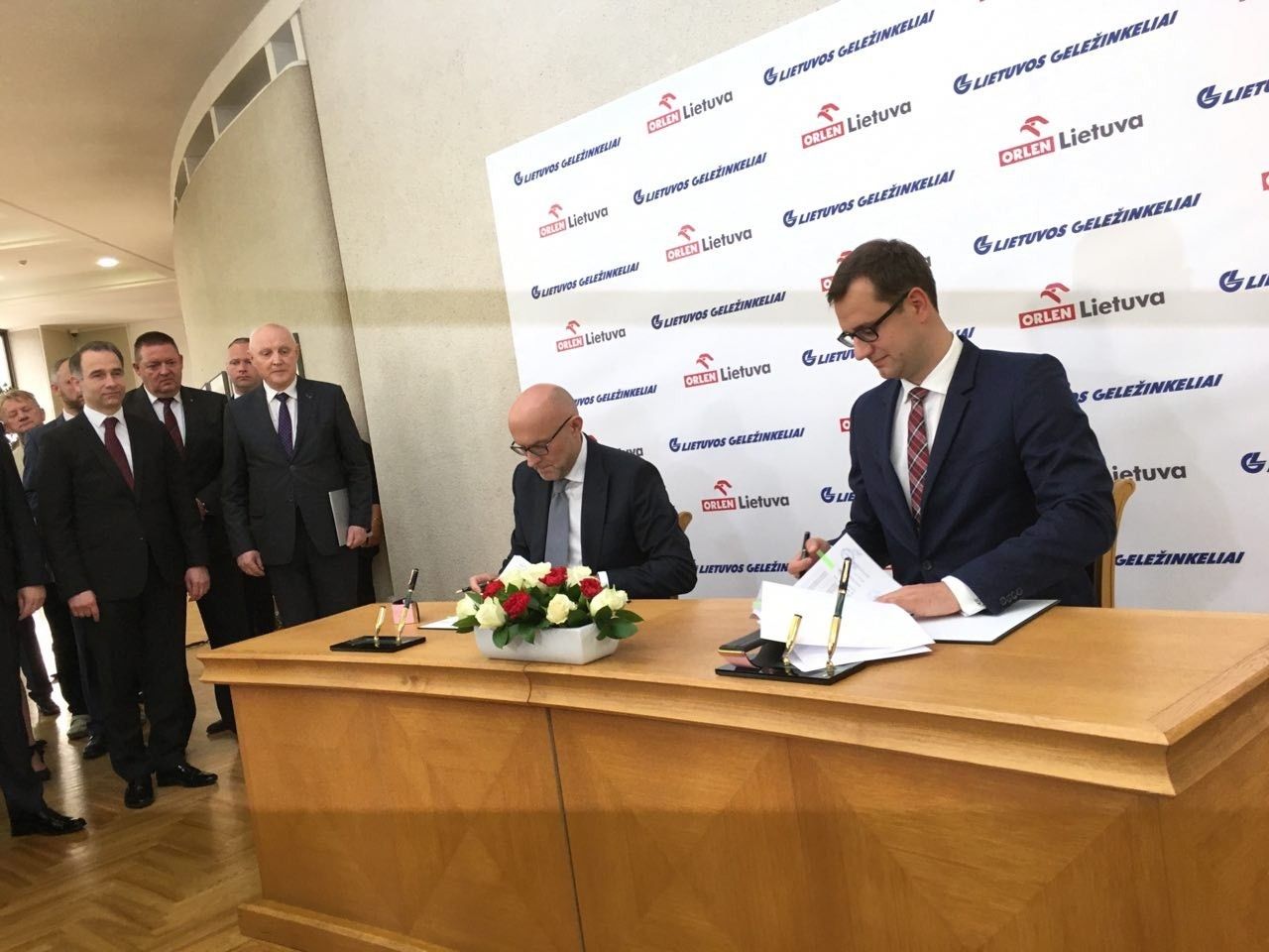 Podpisanie porozumienia ws. taryf przewozowych pomiędzy Orlen Lietuva i Litewskimi Kolejami Państwowymi. Fot. Energetyka24