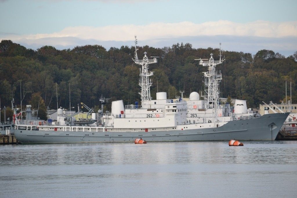 Polskie okręty rozpoznawcze: ORP „Nawigator”(262) i ORP „Hydrograf” (263). Fot. M.Dura