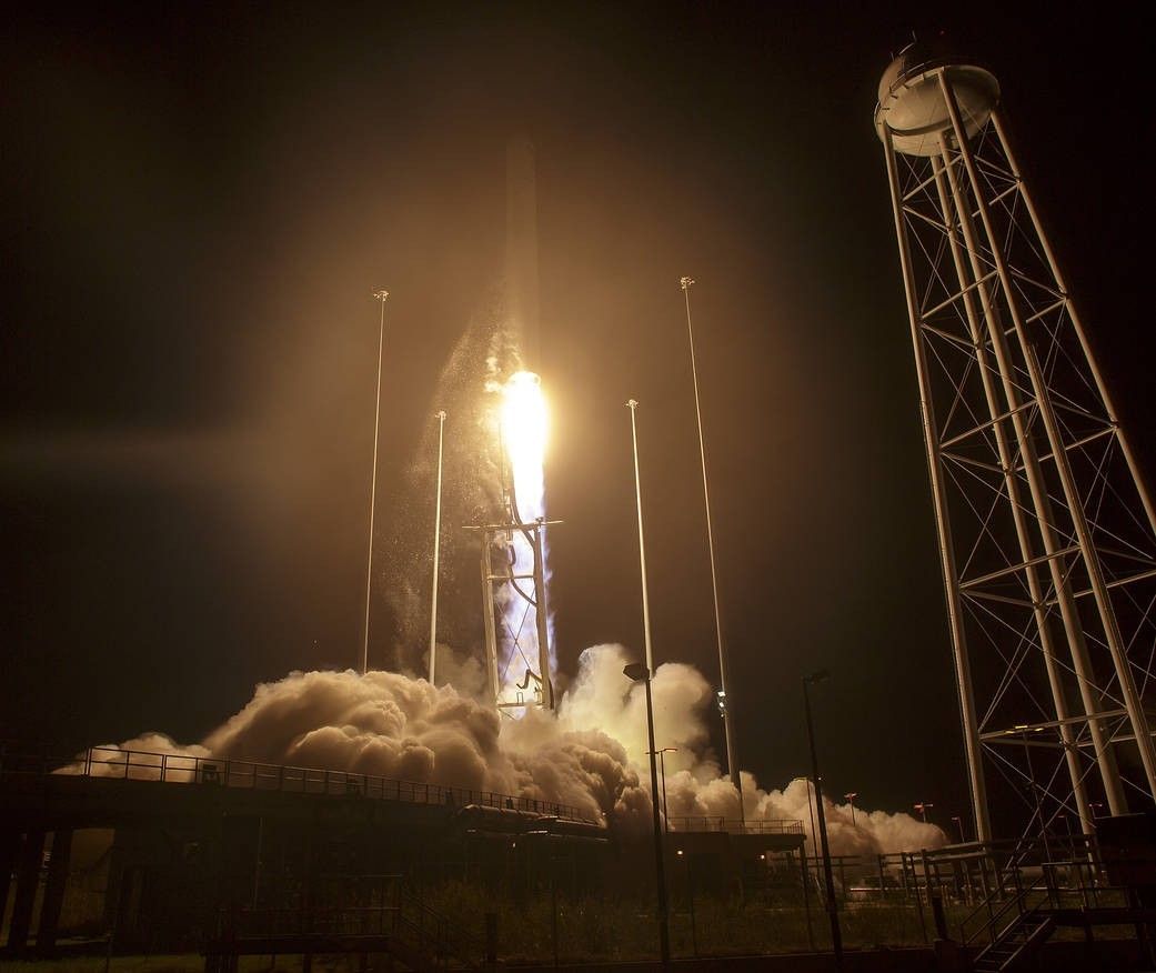 Start rakiety Antares w dniu 17 października 2016 roku, fot. NASA
