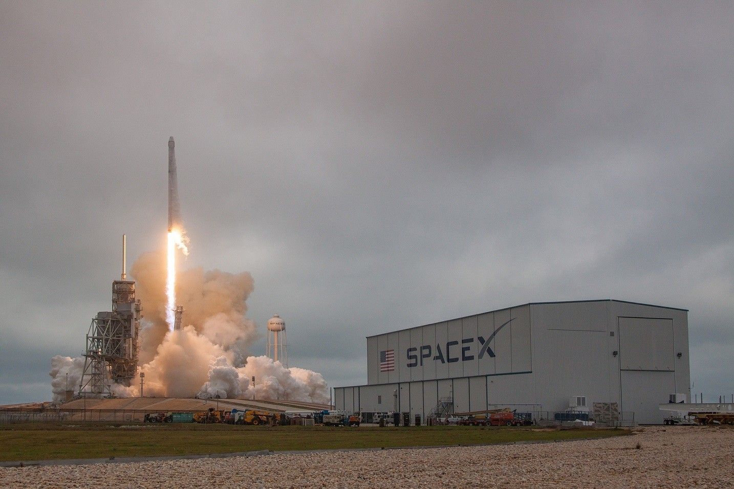 Start Falcona 9 (misja CRS-10) z platformy startowej 39A w centrum kosmicznym na Przyladku Canaveral. Fot. SpaceX via Flickr