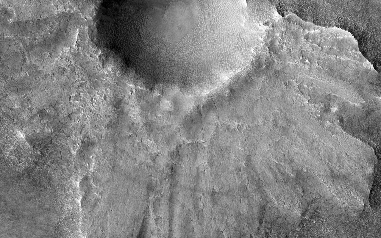 Zdjęcie wulkanu Arsia Mons wykonane przez sondę Mars Reconnaissance Orbiter. Fot. NASA