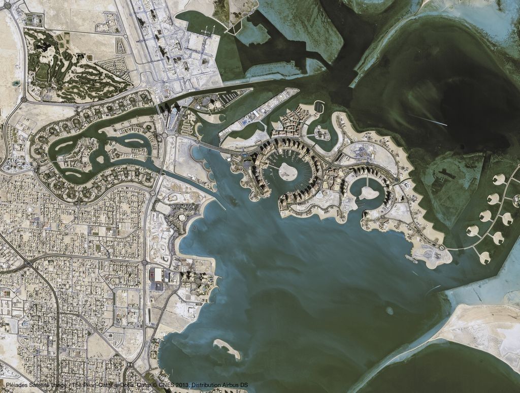 Sztuczna wyspa Pearl-Qatar w Doha, Katar. Źródło: intelligence-airbusds.com