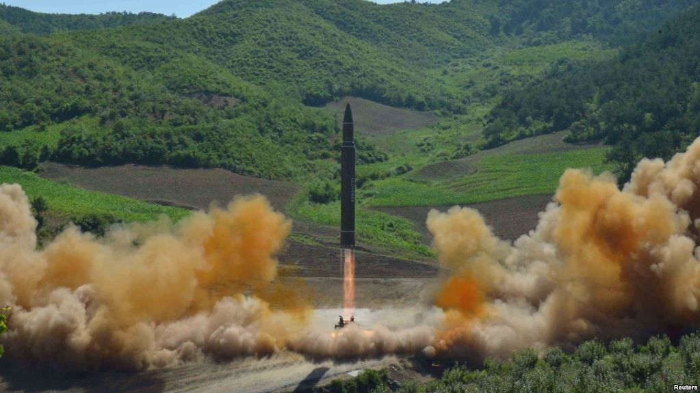 Start rakiety Hwasong-14. Fot. północnokoreańskie media