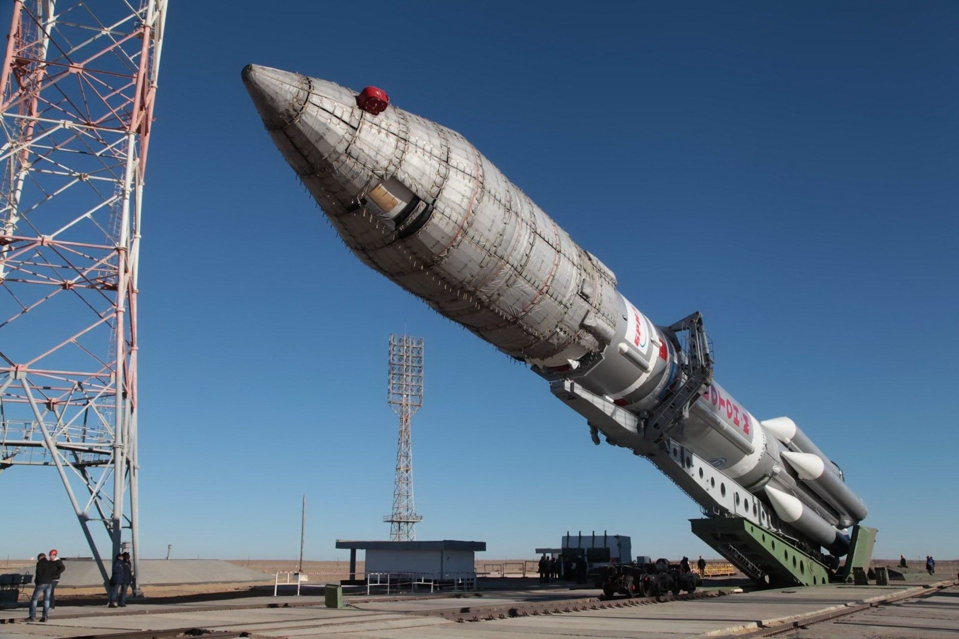 Przygotowania do startu rakiety Proton-M z satelitą Blagovest 11L. Fot. Roscosmos/ESA