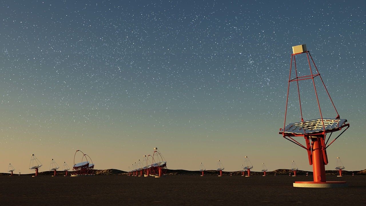 Artystyczna wizja przyszłego obserwatorium CTA. Autor: G. Pérez, IAC; licencja: CC BY-SA 3.0; źródło: Wikimedia Commons