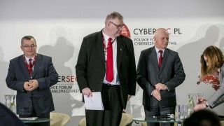 Prokurator krajowy Bogdan Święczkowski (w środku). Fot. Instytut Kościuszki