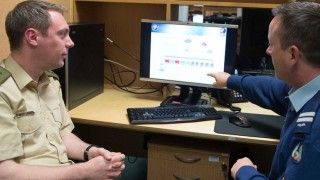 W obliczu coraz poważniejszych zagrożeń NATO musi skrupulatnie oceniać swoje rozwiązania komunikacyjne (Fot. nato.int)