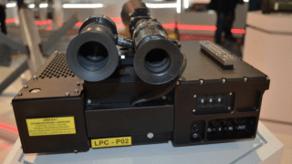 Płyta czołowa laserowego podświetlacza celu LPC-1. Fot. M.Dura