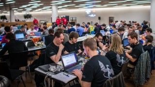 Początkowo zespół Dragon Sector tworzyły trzy osoby. Teraz drużyna liczy 13 osób i wciąż poszukuje nowych członków.