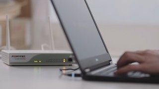 Eksperci od dawna zwracają uwagę, że zainfekowane urządzenia IoT mogą stać się w przyszłości jednym z największych zagrożeń dla cyberbezpieczeństwa (fot. Fortinet).