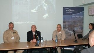 Sergei Sikorsky w towarzystwie pilotów testowych PZL Mielec w czasie konferencji - fot. Łukasz Pacholski