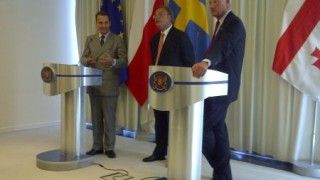 Szefowie MSZ Polski i Szwecji Radosław Sikorski i Carl Bildt podczas wrześniowej wizyty w Gruzji- fot. msz.gov.pl