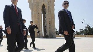 Radosław Sikorski w roli lidera Grupy Wyszehradzkiej w Azerbejdżanie. Źródło: msz.gov.pl