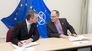 Od lewej Freddy Dezeure, szef CERT-EU, i Ian West, Cyber Security (NCIRC)