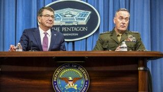 Sekretarz Obrony USA Ash Carter i generał Joseph F. Dunford Jr.,Fot.Clydell Kinchen/DoD
