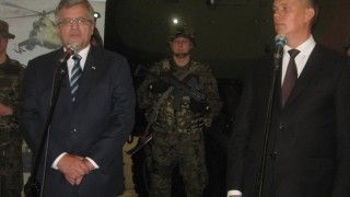 Prezydent Bronisław Komorowski i szef MON Tomasz Siemoniak podczas konferencji prasowej na XX MSPO- fot. Piotr A. Maciążek