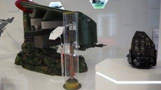Wyrzutnie 68mm pod skrzydłem Mi-24 - fot. J. Sabak