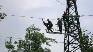 Prace nad siecią przesyłową Prykarpattyaoblenergo. Fot. www.oe.if.ua