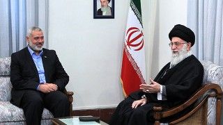 Premier Strefy Gazy z nadania Hamasu Ismail Haniye i ajatollah Ali Khamenei - fot. khamenei.ir