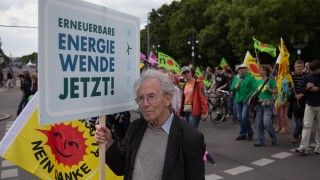 "Brytyjski atom i związana z nim „pomoc publiczna” to niejedyny punkt zaczepienia dla skrajnego lobby OZE, a więc zwolenników całkowitej dominacji „zielonej energii” jak ma to miejsce w przypadku Energiewende. Równie istotne wydają się wyroki sądowe torpedujące atomowe aspiracje Japonii. Fot. Chris Hoare/Flickr