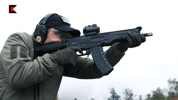 AM-17 podczas strzelania. Fot. Kalashnikov Corporation