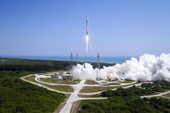 Start rakiety nośnej Atlas V z wahadłowcem X-37B 20 maja 2015 r. z przylądka Canaveral na Florydzie – fot. United Launch Alliance