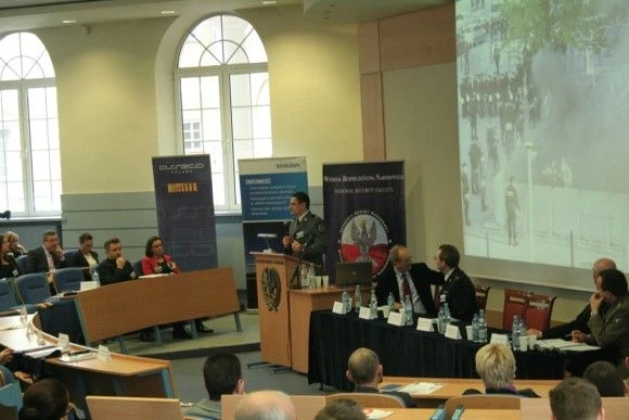 Debata w Akademii Obrony Narodowej - fot. Maciej Szopa