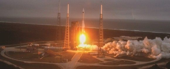 Start rakiety Atlas V z rosyjskimi silnikami startowymi RD-180, która wyniosła 5 lutego br. nowego satelitę GPS IIF-12– fot. M.Dura