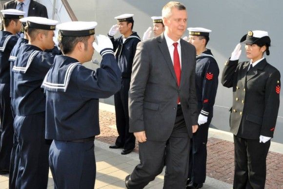 Minister Obrony Tomasz Siemoniak na pokładzie ORP "Błyskawica" -fot. MON