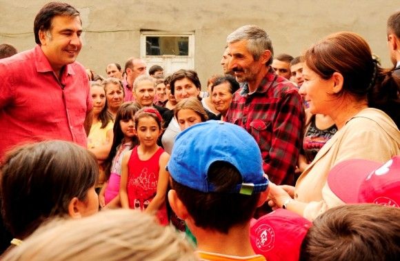 Prezydent Saakaszwili spotkał się z mieszkańcami Lapankuri położonej niedaleko granicy z Dagestanem. To w jej pobliżu trwała akcja przeciwko "nieokreślonej grupie zbrojnej"- fot. president.gov.ge