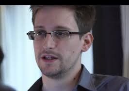 "Na marginesie obecnej dyskusji w USA nad sensem programu PRISM, którego istnienie ujawnił mediom niejaki Edward Snowden, analityk CIA, który zbiegł do Hongkongu -  traktowanie go jako bohatera, który ujawnił publicznie rozmaite „niecne” zachowania służb jest nieporozumieniem." Fot. endtimebibleprophecy.wordpress.com