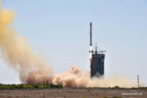 Rakieta Chang Zheng-4B wynosi teleskop orbitalny HXMT. Fot. chińskie media