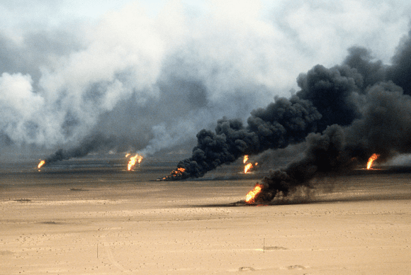 Płonące szyby naftowe. Fot. Wikipedia