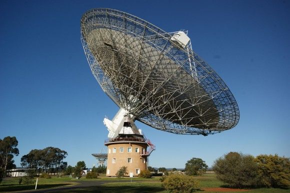 Radioteleskop w Parkes, fot. Ian Sutton, Wikipedia, CC BY 2.0