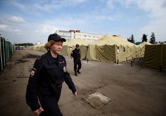 Rosjanie budują namiotowe łagry dla nielegalnych imigrantów – fot. www.rbcdaily.ru