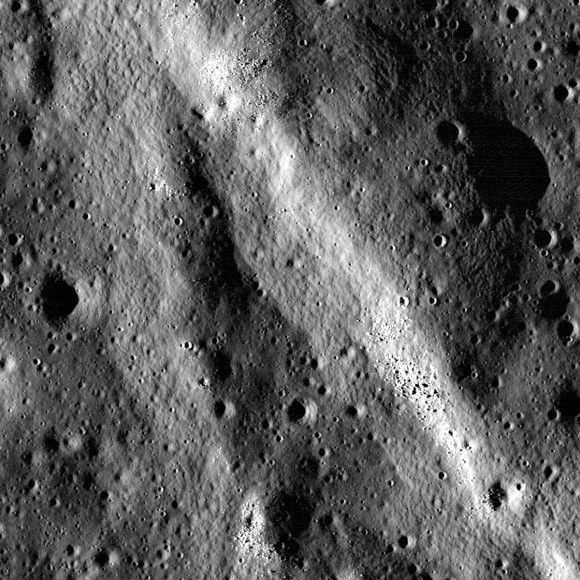 Powierzchnia Księżyca, fot. NASA