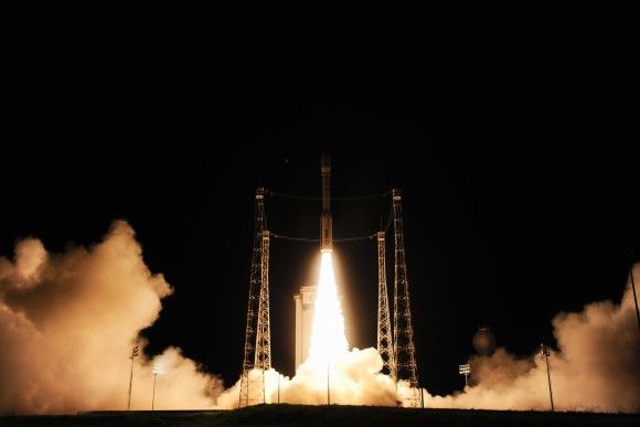 Start rakiety nośnej Vega wyposażonej w górny stopień napędzany przez wyprodukowany w ukraińskim zakładzie Jużmasz silnik RD-868P. Fot. ESA