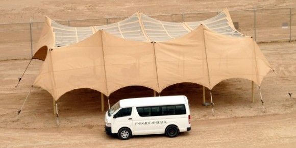 Jeden z przykładów praktycznego zastosowania energii odnawialnej, namiot z ogniwami słonecznymi wykorzystywany przez amerykański kontyngent w Dżibuti - fot. US Army
