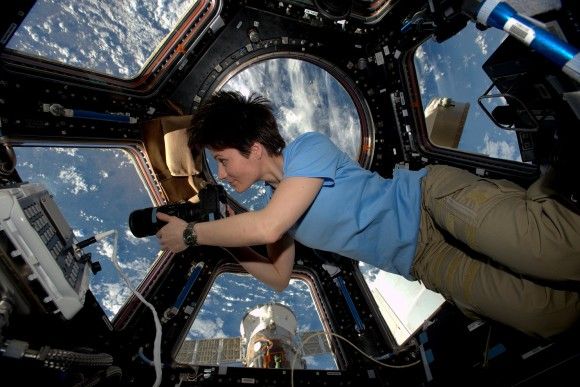 Samantha Cristoforetti w trakcie pobytu na Międzynarodowej Stacji Kosmicznej. Fot. ESA / esa.int