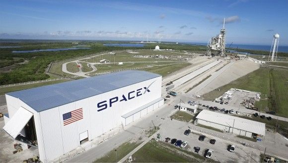Baza SpaceX w centrum kosmicznym Kennedy'ego na Florydzie. Fot. NASA / nasa.gov