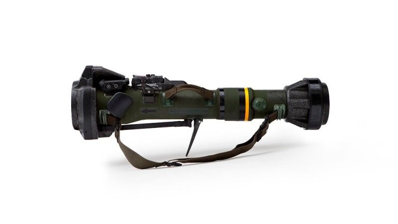 Granatniki Carl-Gustaf - na pierwszym planie wersja M4, na drugim wersja M3. Najnowsza odmiana granatnika wyróżnia się  niższą masą, możliwością przenoszenia załadowanego działa, ulepszonym licznikiem strzałów oraz poprawą ergonomii i funkcjonalności. Fot. Andrzej Hładij/Rafał Surdacki