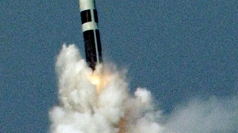 Próbne odpalenie rakiety balistycznej Trident II D5 z pokładu brytyjskiego okrętu podwodnego klasy Vanguard, Fot. www.defenceimagery.mod.uk